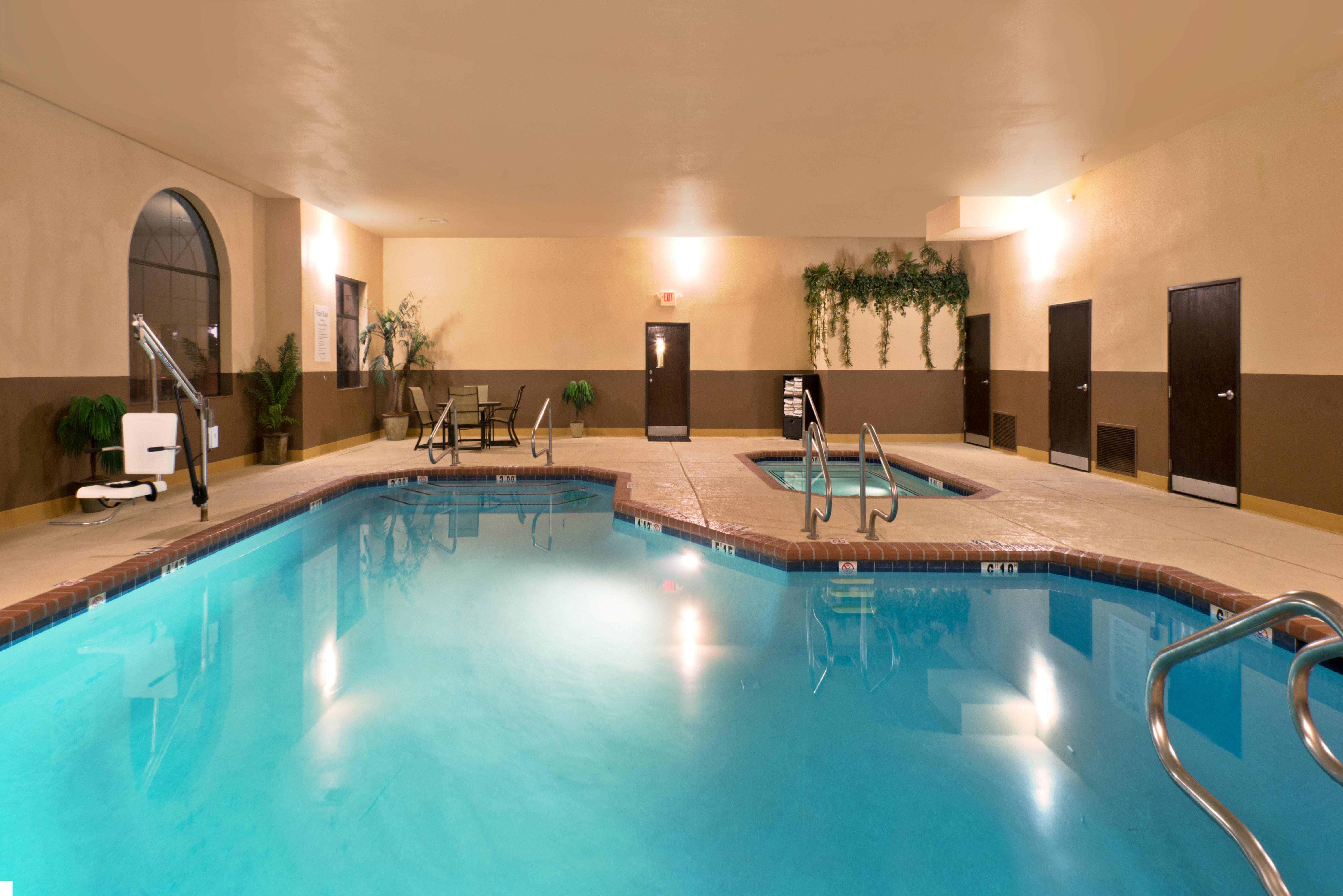 Holiday Inn Express Show Low By Ihg Екстер'єр фото