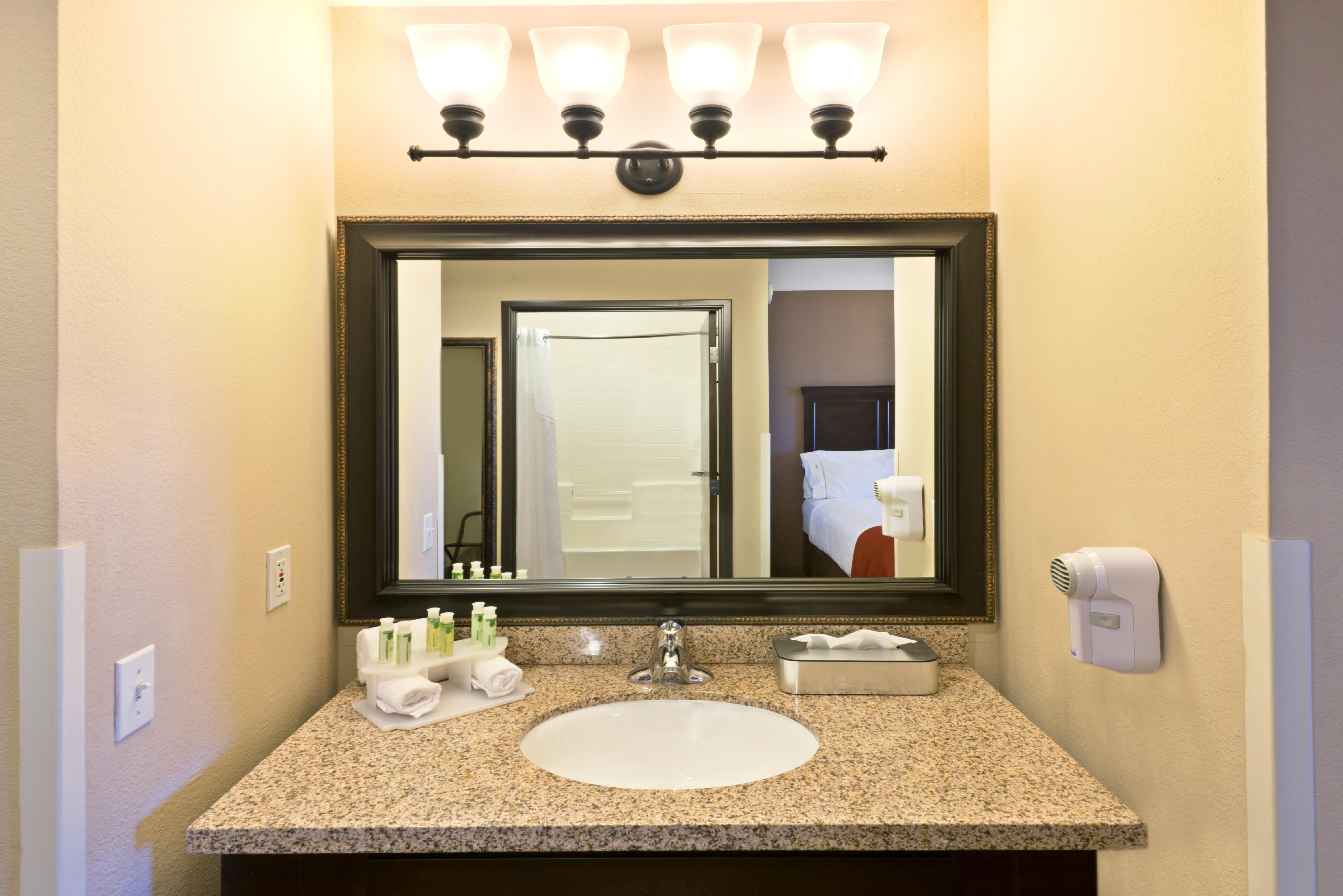 Holiday Inn Express Show Low By Ihg Екстер'єр фото