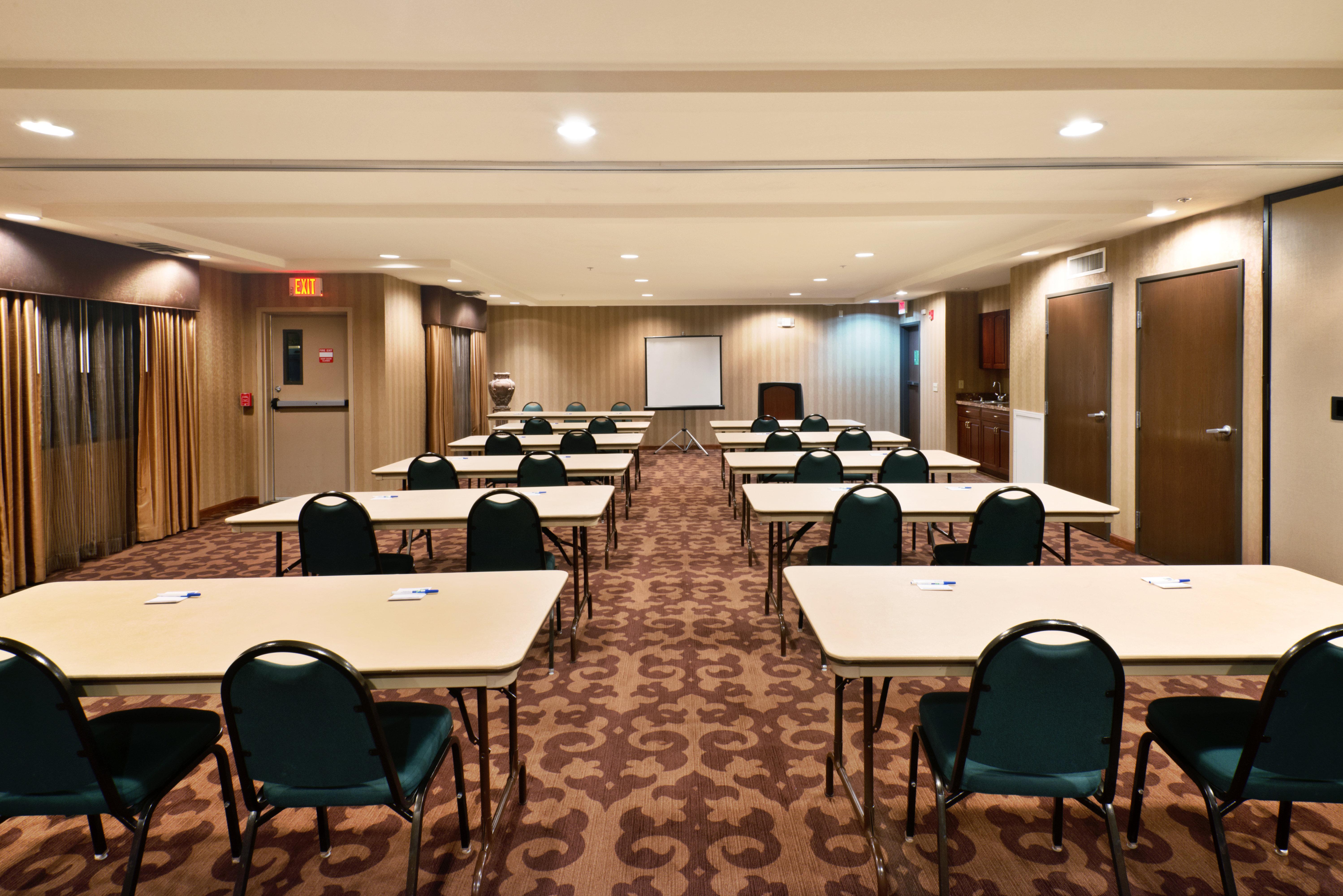 Holiday Inn Express Show Low By Ihg Екстер'єр фото