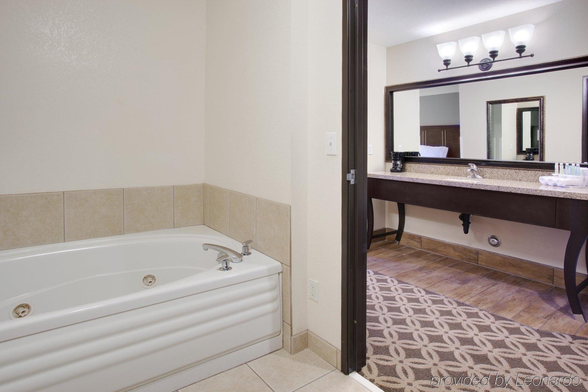 Holiday Inn Express Show Low By Ihg Екстер'єр фото