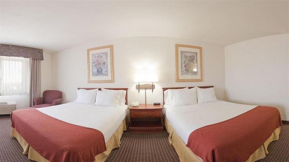 Holiday Inn Express Show Low By Ihg Екстер'єр фото